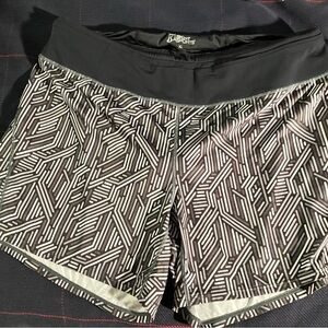 Skirt Sports Women's Geometric Black and White Athletic Shorts